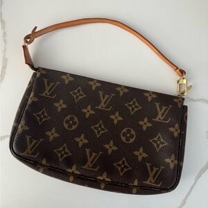 LV pochette monogram